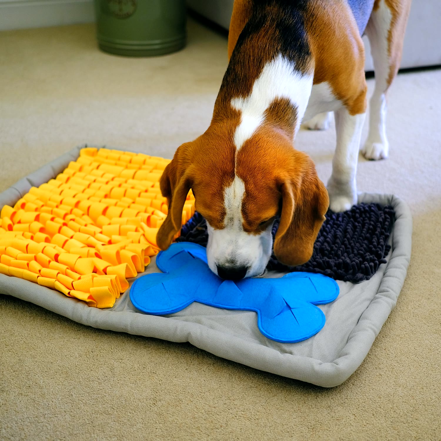 Blue Bone Snuffle Mat — Premium Oxford cotton foraging mat for calmer dogs — view 2